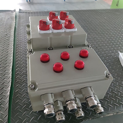 Panel distribusi tahan ledakan tahan badai pasir IP66 untuk stasiun petrokimia gurun