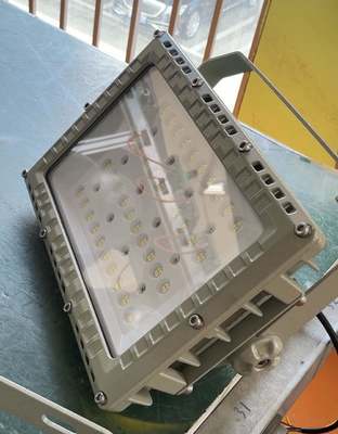 Lampu Sorot LED Anti Ledakan 150W IP65 untuk Penerangan Area Berbahaya
