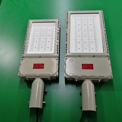 Lampu Sorot LED Lokasi Berbahaya Aluminium Tingkat Perlindungan IP66 Cocok untuk Lingkungan Ekstrem