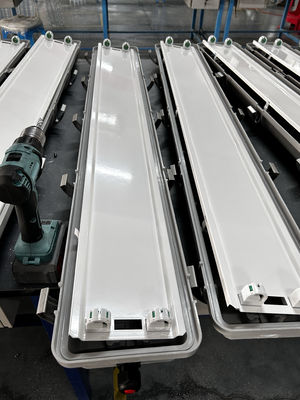 Bahan GRP Kekuatan Tinggi 600mm Ex-proof Lampu Linier Anti-Lapuran Lampu Fluoresen Untuk Keamanan Industri