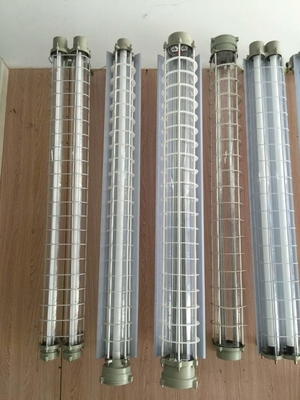 Lampu tabung fluoresen tahan ledakan dengan paduan aluminium 18W 36W IP66 Atex Lampu linier tahan ledakan