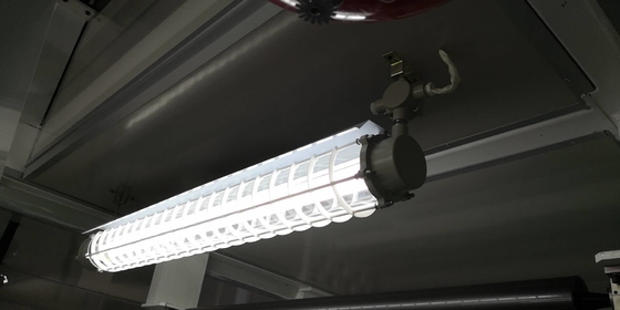 Ex Db Eb IIC T6 Gb/Ex Tb IIIC T80C Db 600mm Lampu Fluoresen Buktinya Ledakan untuk Zona 1 2 Kelas Keamanan II