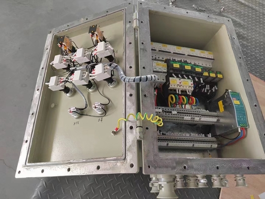 Aluminium paduan Ex d e IIC tahan ledakan panel kontrol IP66 225A kotak tahan ledakan untuk industri