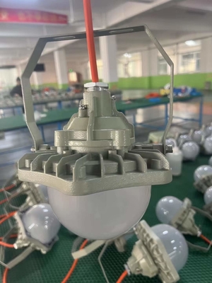 Lampu LED tahan led di dalam ruangan dan luar ruangan Lapisan anodisasi Suhu warna 6000K