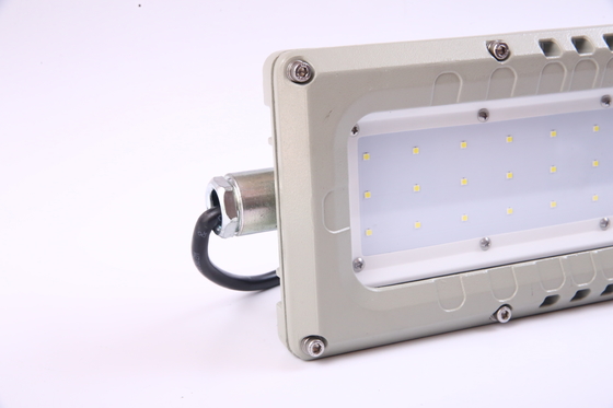 Kinerja yang baik 50w Lampu linier tahan led WF2 100lm/w Lampu fluoresen tahan led dengan chip led