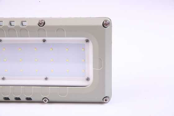 Kinerja yang baik 50w Lampu linier tahan led WF2 100lm/w Lampu fluoresen tahan led dengan chip led