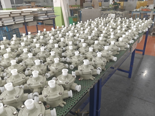 220/380VAC Kotak Proof Ledakan Penampilan Cantik Aluminium Alloy Tembok Dipasang 220/380 VAC