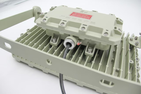 135lm/w Efisiensi Ledakan Proof Flood Light CRI Ra 80 AC100-277V