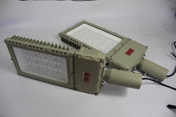 100W 130lm/W Ledakan Proof Flood Lampu luar tahan air kekakuan tinggi operasi skala besar pekerjaan pencahayaan