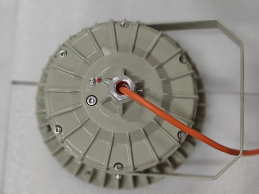 Die Casting Aluminium LED Bay Lampu dengan Bracket Mount 50000hrs Umur