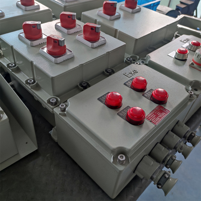 Kotak Distribusi Penerangan Tahan Api ATEX Bersertifikasi Seri CNEX CXM Ex D E IIC Perlindungan IP66 Perumahan Aluminium Tahan Lama Untuk Zona Berbahaya