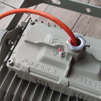 Ex Lampu banjir LED tahan api dengan drive MEANWELL untuk lingkungan yang keras 170lm/watt 295V