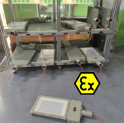 Lampu banjir LED untuk stasiun gas pertambangan petrokimia Zona 1 Zona 2 Pencahayaan Ex Db Eb IIC T6 Gb Ex Tb IIIC T80°C Db IP66