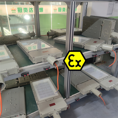 Lampu Sorot LED Anti Ledakan Disetujui CNEX / IECEx / ATEX Pemasangan Cerdas Umur Panjang Ideal Untuk Lingkungan Kerja Berbahaya