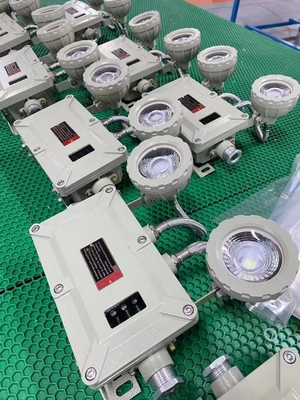 90/120/180 Mins Cahaya darurat jangka panjang CCT 4500-6500K LED Lampu tahan api