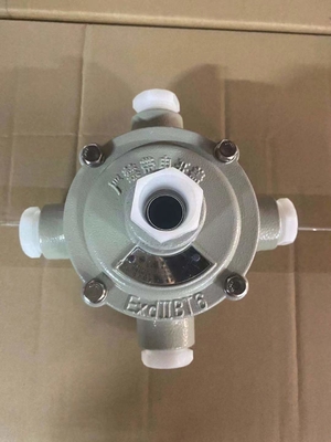 IP66 Waterproof Explosion Proof Junction Box Wall Installation G1/2 Kabel Masuk dengan Waterproof