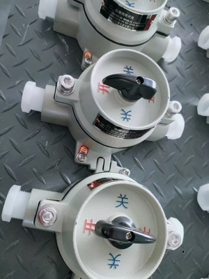 Corrosion Proof Marine Grade Aluminium IP66 Explosion Proof Switch Untuk Pemasangan Permukaan