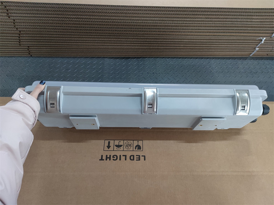 2*18w/2*36w Lampu Fluoresen Buktinya Ledakan IP66 WF2 Tingkat Perlindungan Tinggi CRI Ra≥70
