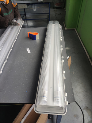 2*54W Anti Eksplosif Lampu Fluoresen ATEX IECEx Sertifikasi Waterproof WF2 100lm/w Lampu Efisiensi Langit-langit Mounting Untuk Zona 21 22 1 2