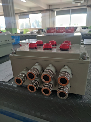 Panel kontrol tahan api yang dipasang di dinding Tegangan nominal yang dapat disesuaikan ATEX CNEX Sertifikasi ISO9001 Untuk Solusi Laut Minyak Gas