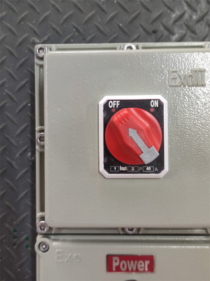 Kotak Lisolator Anti Ledakan ATEX IP66 Anti korosi Aluminium Kelas Aerospace Untuk Pemasangan Dinding Ex D E Untuk GAS MARINE Lingkungan Petrokimia