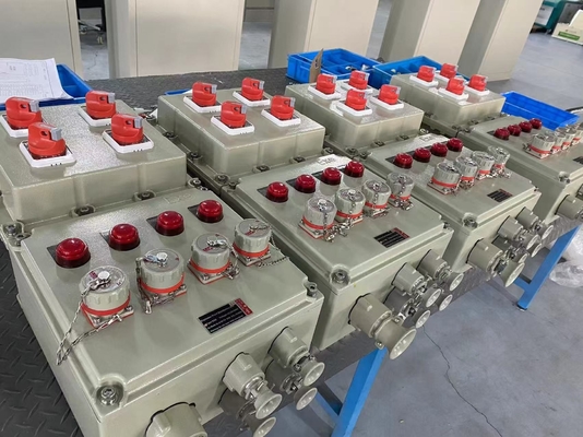 Panel kontrol listrik tahan api bermount vertikal berlapis bubuk untuk perlindungan industri
