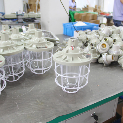 Ledakan Proof HID Sumber Cahaya Tembaga bebas Aluminium Housing untuk Fasilitas Petrokimia