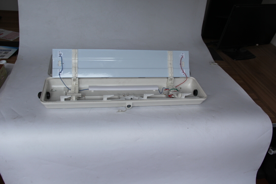 Daya tahan ATEX/IECEx/CNEX Lampu LED Linier Buktinya Led Lampu Industri Kelas IP66 Lampu untuk Daerah Berbahaya Minyak & Gas Pabrik Kimia Pertambangan Fasilitas Laut Desain hemat energi mengurangi