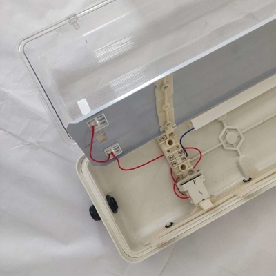 Daya tahan ATEX/IECEx/CNEX Lampu LED Linier Buktinya Led Lampu Industri Kelas IP66 Lampu untuk Daerah Berbahaya Minyak & Gas Pabrik Kimia Pertambangan Fasilitas Laut Desain hemat energi mengurangi