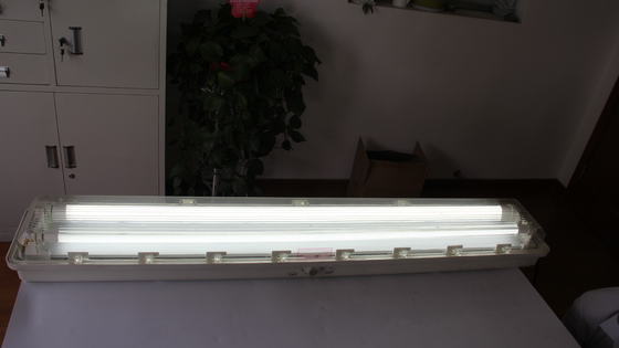 Daya tahan ATEX/IECEx/CNEX Lampu LED Linier Buktinya Led Lampu Industri Kelas IP66 Lampu untuk Daerah Berbahaya Minyak & Gas Pabrik Kimia Pertambangan Fasilitas Laut Desain hemat energi mengurangi