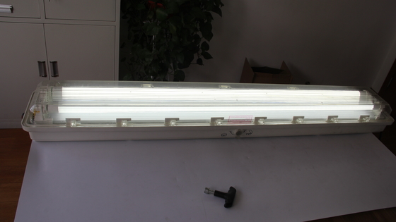Daya tahan ATEX/IECEx/CNEX Lampu LED Linier Buktinya Led Lampu Industri Kelas IP66 Lampu untuk Daerah Berbahaya Minyak & Gas Pabrik Kimia Pertambangan Fasilitas Laut Desain hemat energi mengurangi