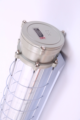 Untuk Lingkungan Basah Zona 21 dan 22 Tahan Korosi Ex Db Eb IIC T6 Gb, Ex Tb IIIC T80°C Db Perlengkapan Lampu LED Linear Tahan Ledakan ATEX yang Tahan Lama 100lm/w IP66