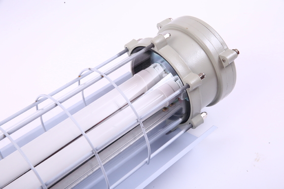 Untuk Lingkungan Basah Zona 21 dan 22 Tahan Korosi Ex Db Eb IIC T6 Gb, Ex Tb IIIC T80°C Db Perlengkapan Lampu LED Linear Tahan Ledakan ATEX yang Tahan Lama 100lm/w IP66