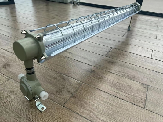 Untuk Lingkungan Basah Zona 21 dan 22 Tahan Korosi Ex Db Eb IIC T6 Gb, Ex Tb IIIC T80°C Db Perlengkapan Lampu LED Linear Tahan Ledakan ATEX yang Tahan Lama 100lm/w IP66