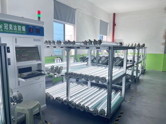 Untuk Lingkungan Basah Zona 21 dan 22 Tahan Korosi Ex Db Eb IIC T6 Gb, Ex Tb IIIC T80°C Db Perlengkapan Lampu LED Linear Tahan Ledakan ATEX yang Tahan Lama 100lm/w IP66