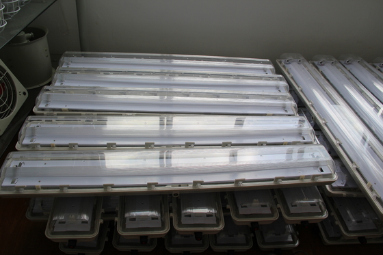 ATEX/IECEx/CNEX Disetujui Area Berbahaya Lampu LED, IP66 Rating, Garansi 5 Tahun, Daya Wattage dan Ukuran Disesuaikan Daya tahan BYS Seri Led Lampu Linier Proof Led dengan Sertifikasi Tiga