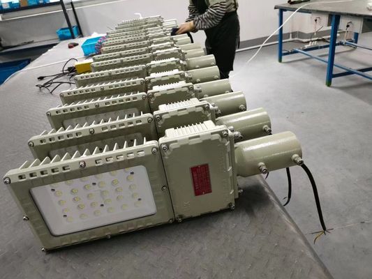 Solusi Pencahayaan Industri Lampu High Bay LED Tahan Ledakan dengan lensa Bersertifikasi EX