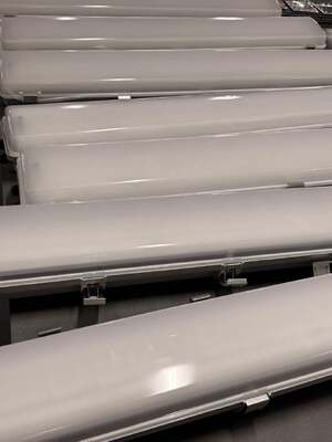 Lampu Linier Area Berbahaya IP66 Peringkat Lingkungan WF2, Lampu Strip Bersertifikat Ex Tb IIIC T80°C Db untuk Pabrik Industri Petrokimia