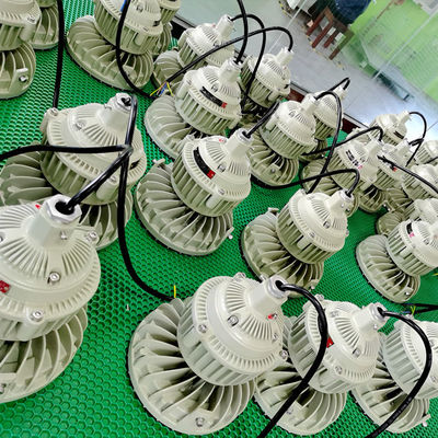 Lampu High Bay LED IP66 Luar Ruangan Bersertifikasi Tahan Ledakan untuk Area Kerja Berbahaya Tambang Batubara Gas Alam Minyak Hemat Energi Tahan Lama