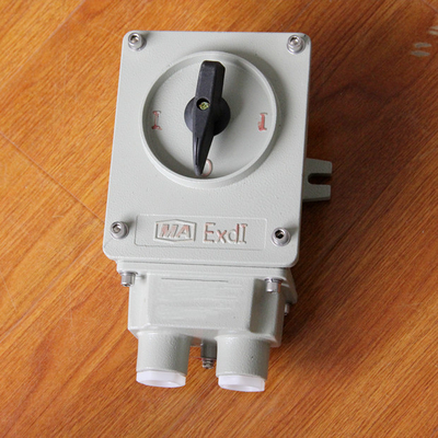 Tingkat perlindungan yang tinggi Switch anti ledakan IP65 Tegangan 220V/380V